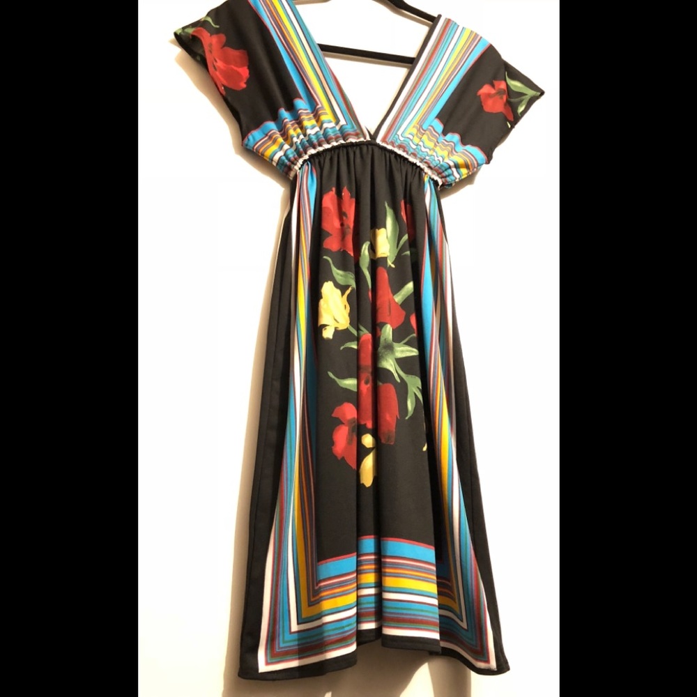 SOLD NWT Beautiful deep v-neck print dress sz S